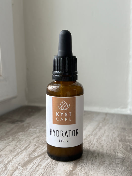 Serum med naturlige fugtgivende og plejende ingredienser